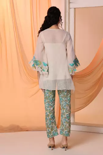 Off white aarani appliqued kurta set