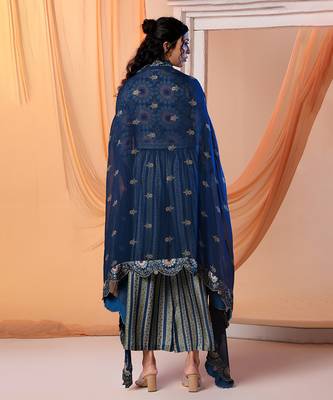 Navy blue earaya printed co-ord set with cape 3