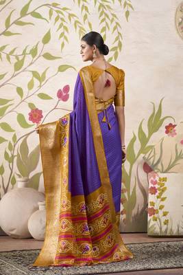 Women's Wedding Patola Print With Weaving Work Saree 2