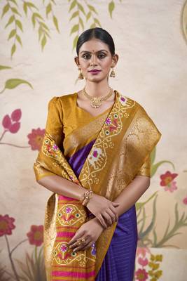 Women's Wedding Patola Print With Weaving Work Saree 3