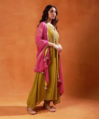 Olive green and pink embroidered salwar kameez set 4