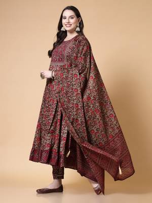 Maroon floral printed embroidered anarkali kurta pant with dupatta set 4