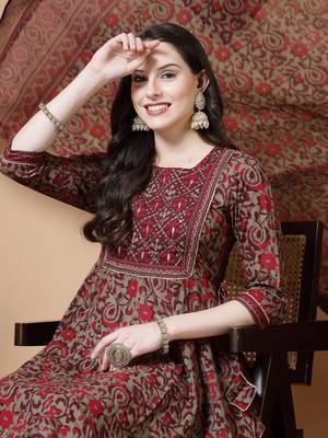 Maroon floral printed embroidered anarkali kurta pant with dupatta set 5