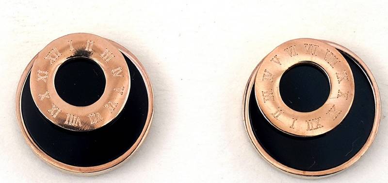 Kundan beautiful earrings are handcrafted in alloy with pearls of good quality