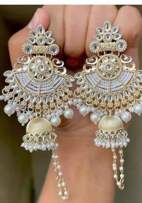 Elegant kundan jhumka earrings with pearl drops - traditional indian wedding jewelry 3