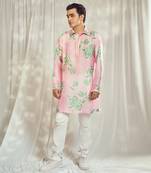 Baby pink print embellished kurta.