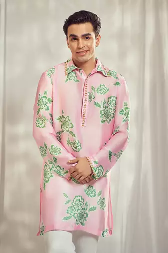 Baby pink print embellished kurta.