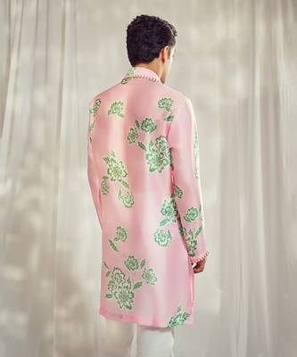 Baby pink print embellished kurta. 3