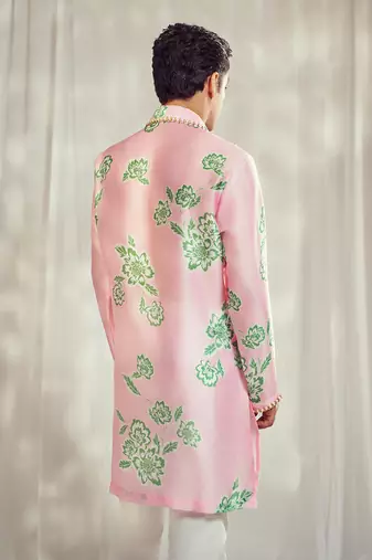 Baby pink print embellished kurta.