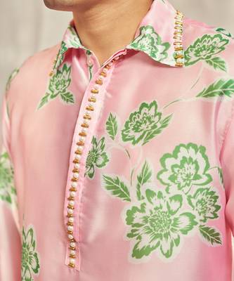 Baby pink print embellished kurta. 4