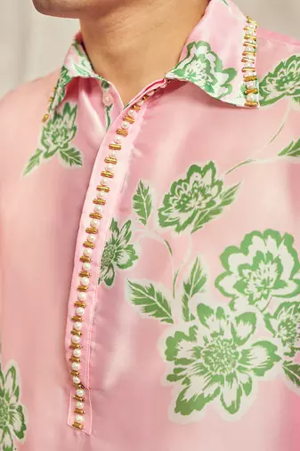 Baby pink print embellished kurta.
