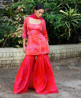 Pink red scoop scallop embroidered kurti pant with dupatta 2