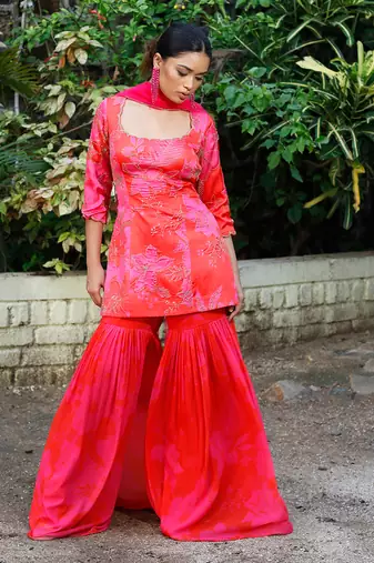 Pink red scoop scallop embroidered kurti pant with dupatta