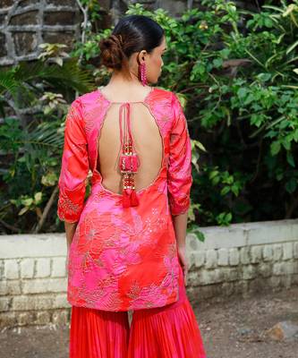 Pink red scoop scallop embroidered kurti pant with dupatta 4