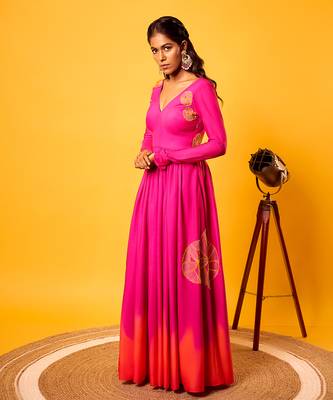 Pink-orange ombre flower anarkali set

embroidery- cutdana 2