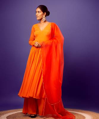 Orange anarkali set

embroidery- cutdana 1