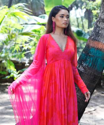 Pink red printed scallop embroidered anarkali with matching net scallop embroidered dupatta. 3
