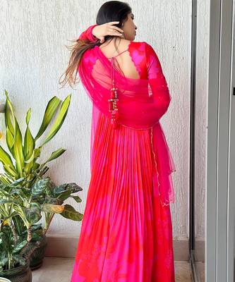 Pink red self scallop anarkali with matching net scallop embroidered and sequin chinta on dupatta. 4