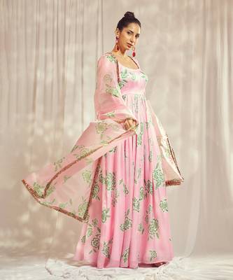 Baby pink print self scallop anarkali with matching organza silk dupatta with gold trimming lace detailing. 2