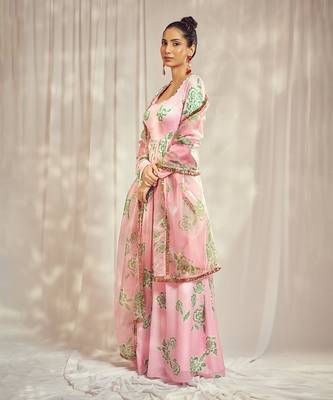 Baby pink print self scallop anarkali with matching organza silk dupatta with gold trimming lace detailing. 3