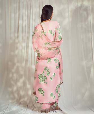 Baby pink print kurti set paired with matching bottom and star organdie dupatta with gold trimming lace detailing. 3