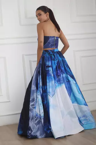 Blue tube top embroidery crepe skirt set