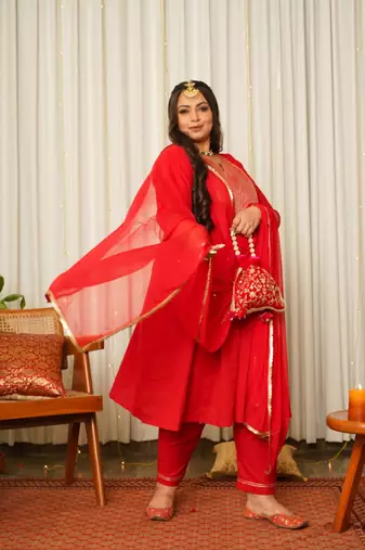 Red gold kurta set-(set of 3)