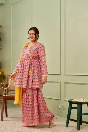 Peach booti cotton printed sharara set (set of 3)