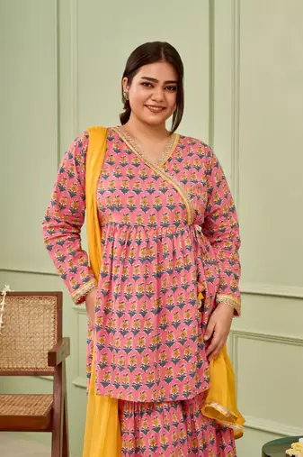 Peach booti cotton printed sharara set (set of 3)