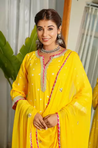 Navrai yellow bandhani suit set - (set of 3)
