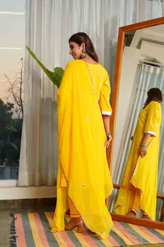 Navrai yellow bandhani suit set - (set of 3)