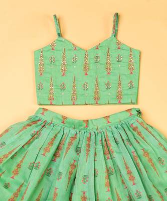 Green chanderi fiaired lehenga set for girls 3