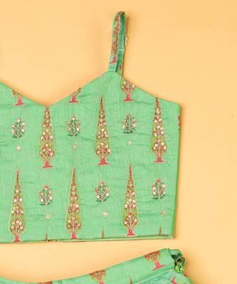 Green chanderi fiaired lehenga set for girls 4