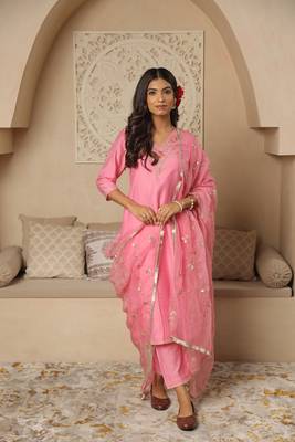Light pink embroidered stitched straight set with dupatta 1