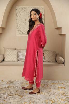 Pink embroidered stitched straight set with dupatta 2