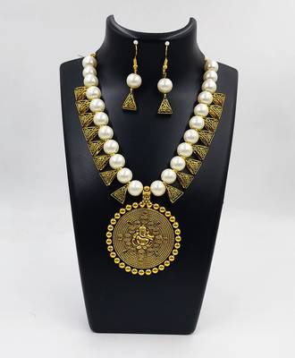 White necklace set 2