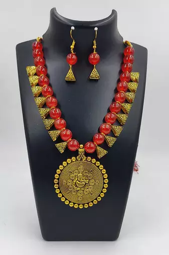 Red necklace set