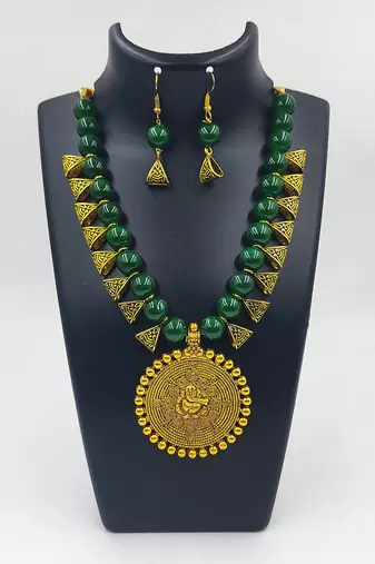 Green necklace set