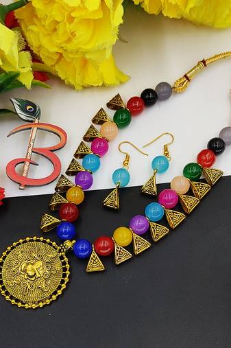 Multicolor necklace set