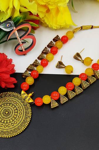 Multicolor necklace set