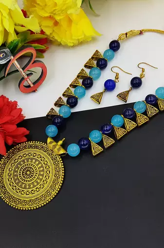 Multicolor necklace set