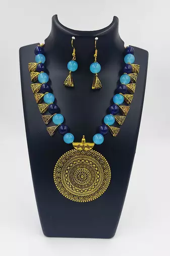 Multicolor necklace set