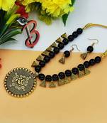 Black necklace set