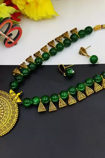 Green necklace set