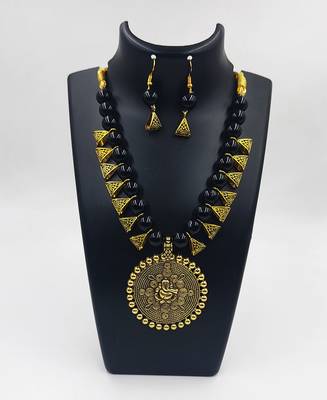 Black necklace set 2