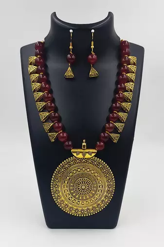 Maroon necklace set