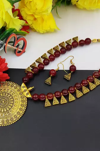 Maroon necklace set