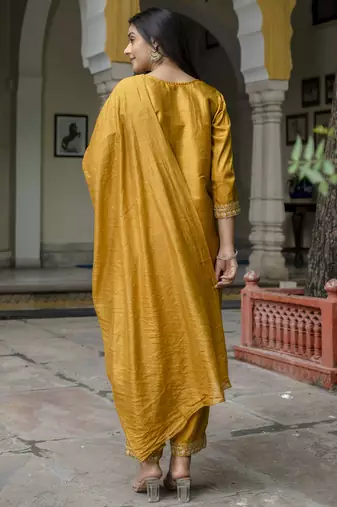 Vredevogel women's silk blend straight kurta with pant & embroidered chanderi dupatta
