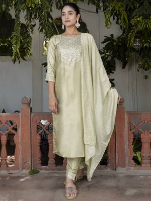 Vredevogel women's silk blend straight kurta with pant & embroidered chanderi dupatta 1