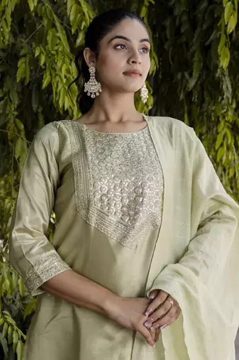 Vredevogel women's silk blend straight kurta with pant & embroidered chanderi dupatta